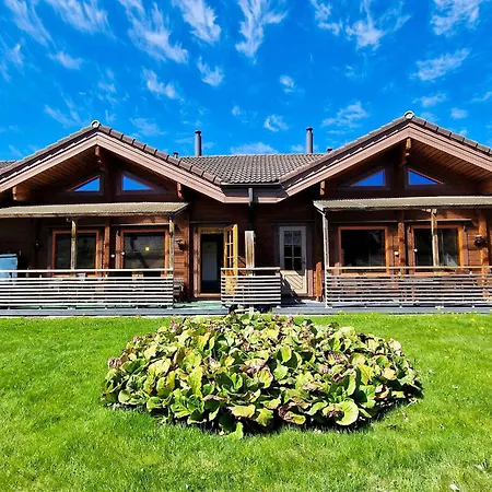 Villa Kastanja & Persikka - 16 Hloe, Molemmat Puolet, Both Sides, Himoslaakso Ski-inout Jämsä